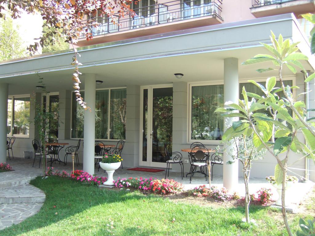 Albergo Elvira Tabiano Terme Buitenkant foto