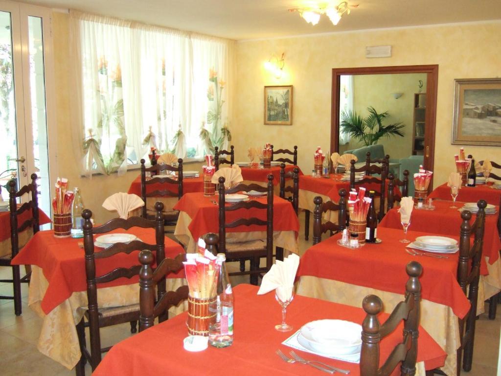 Albergo Elvira Tabiano Terme Buitenkant foto